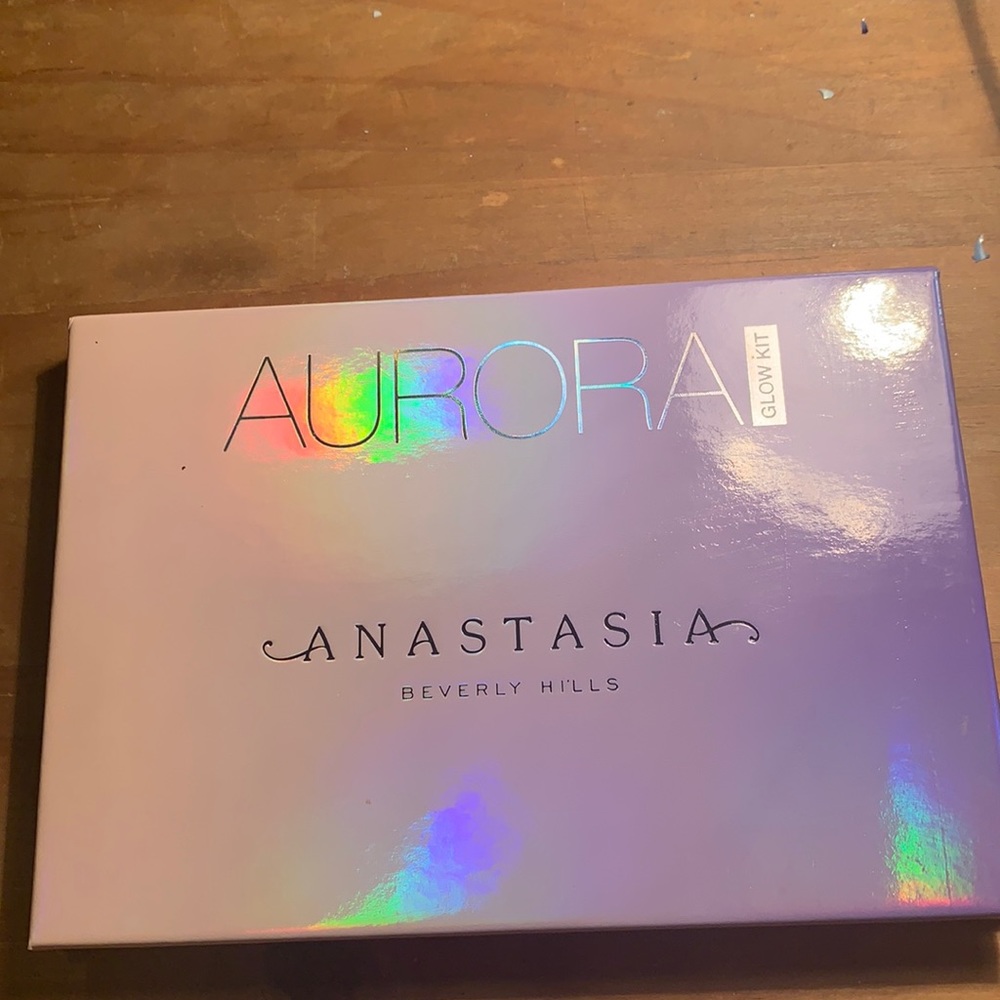 Aurora highlighter pallete